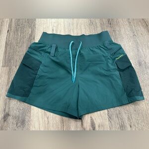 Lululemon Multi-Pocket Cargo High-Rise Hiking Short 5"